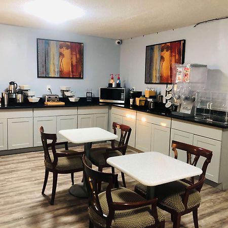 Montgomery Inn & Suites מראה חיצוני תמונה