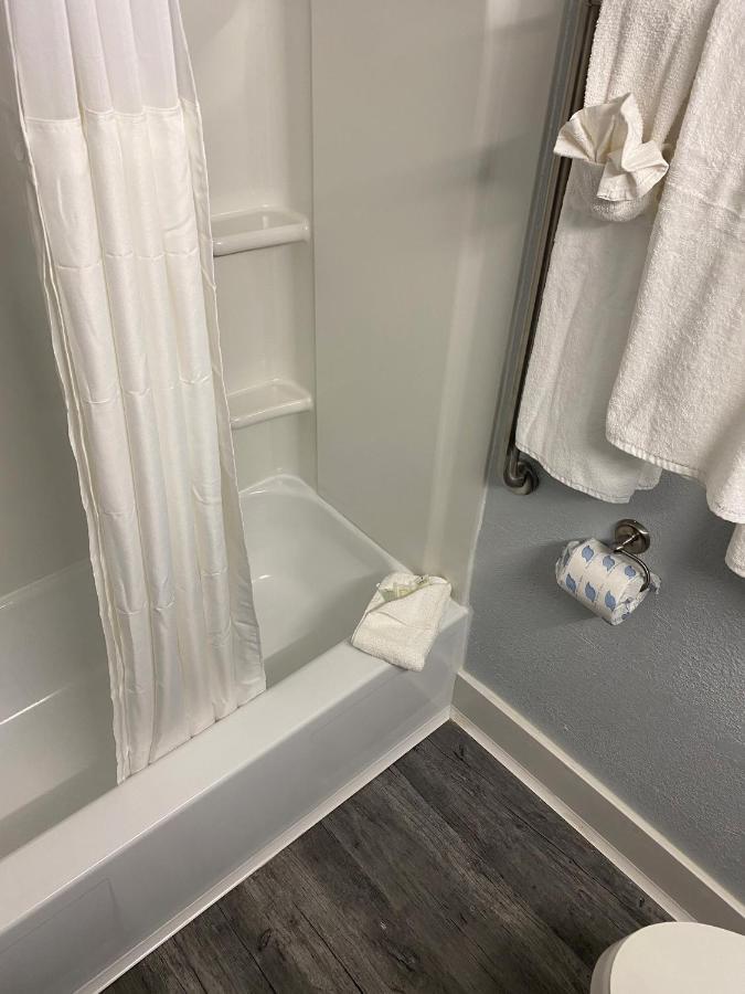 Montgomery Inn & Suites מראה חיצוני תמונה
