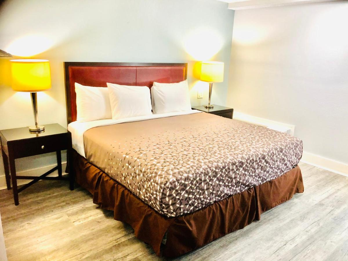 Montgomery Inn & Suites מראה חיצוני תמונה