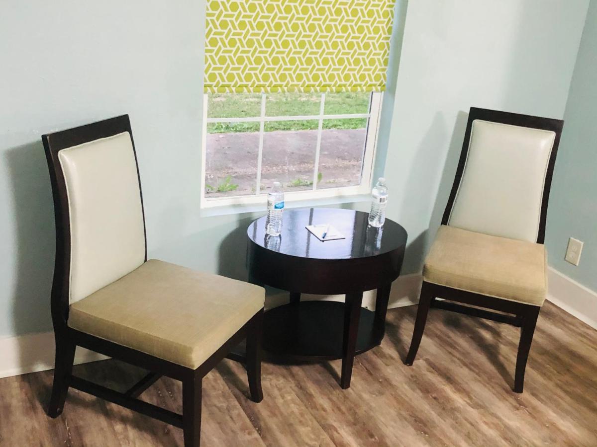 Montgomery Inn & Suites מראה חיצוני תמונה