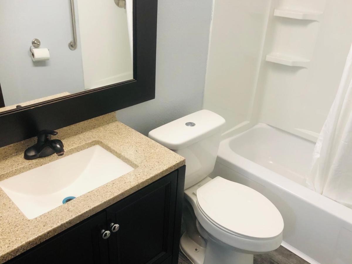 Montgomery Inn & Suites מראה חיצוני תמונה