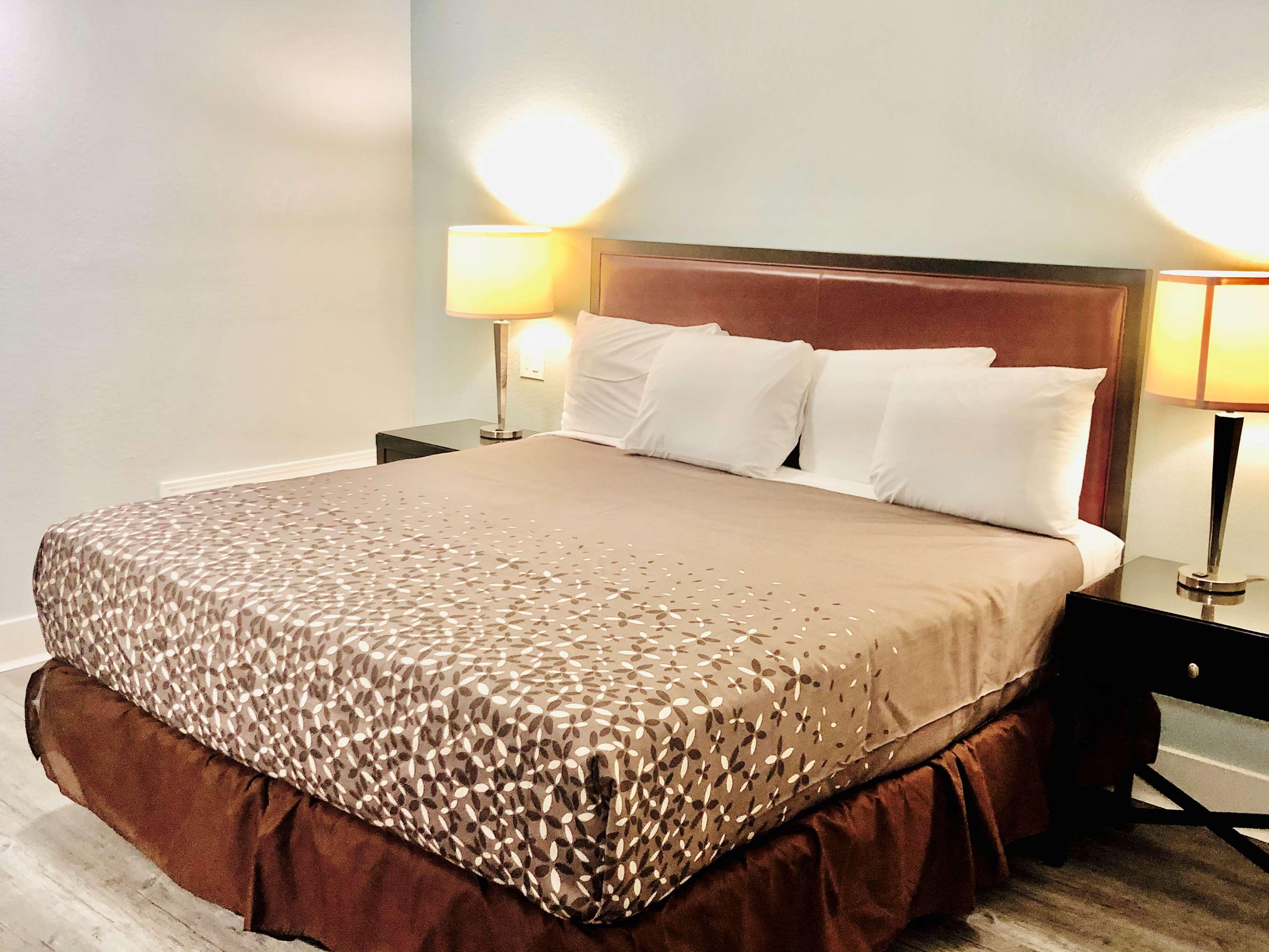 Montgomery Inn & Suites מראה חיצוני תמונה