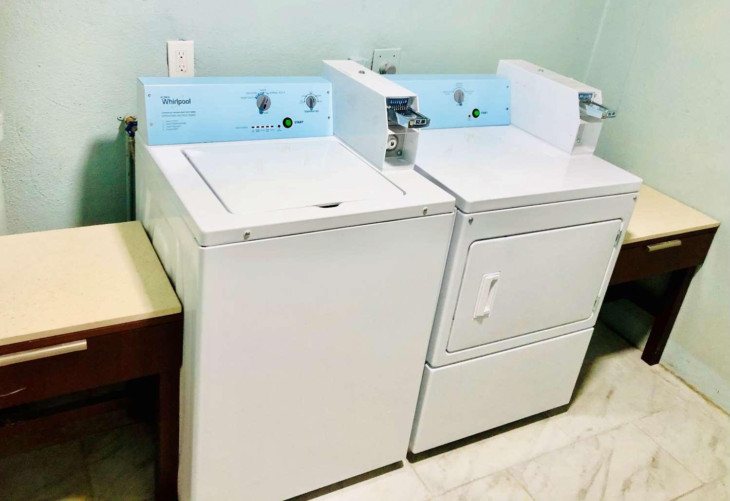 Montgomery Inn & Suites מראה חיצוני תמונה