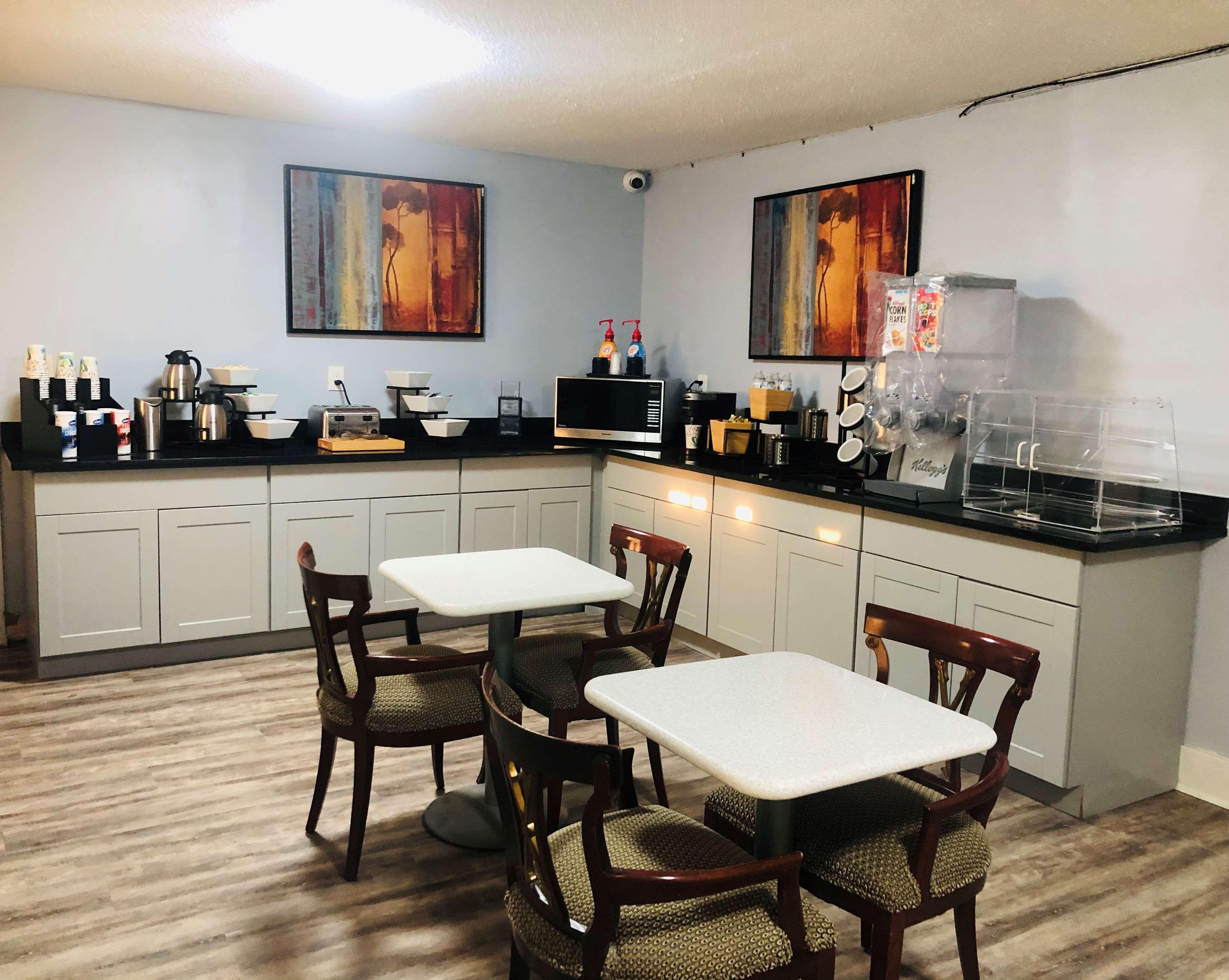 Montgomery Inn & Suites מראה חיצוני תמונה